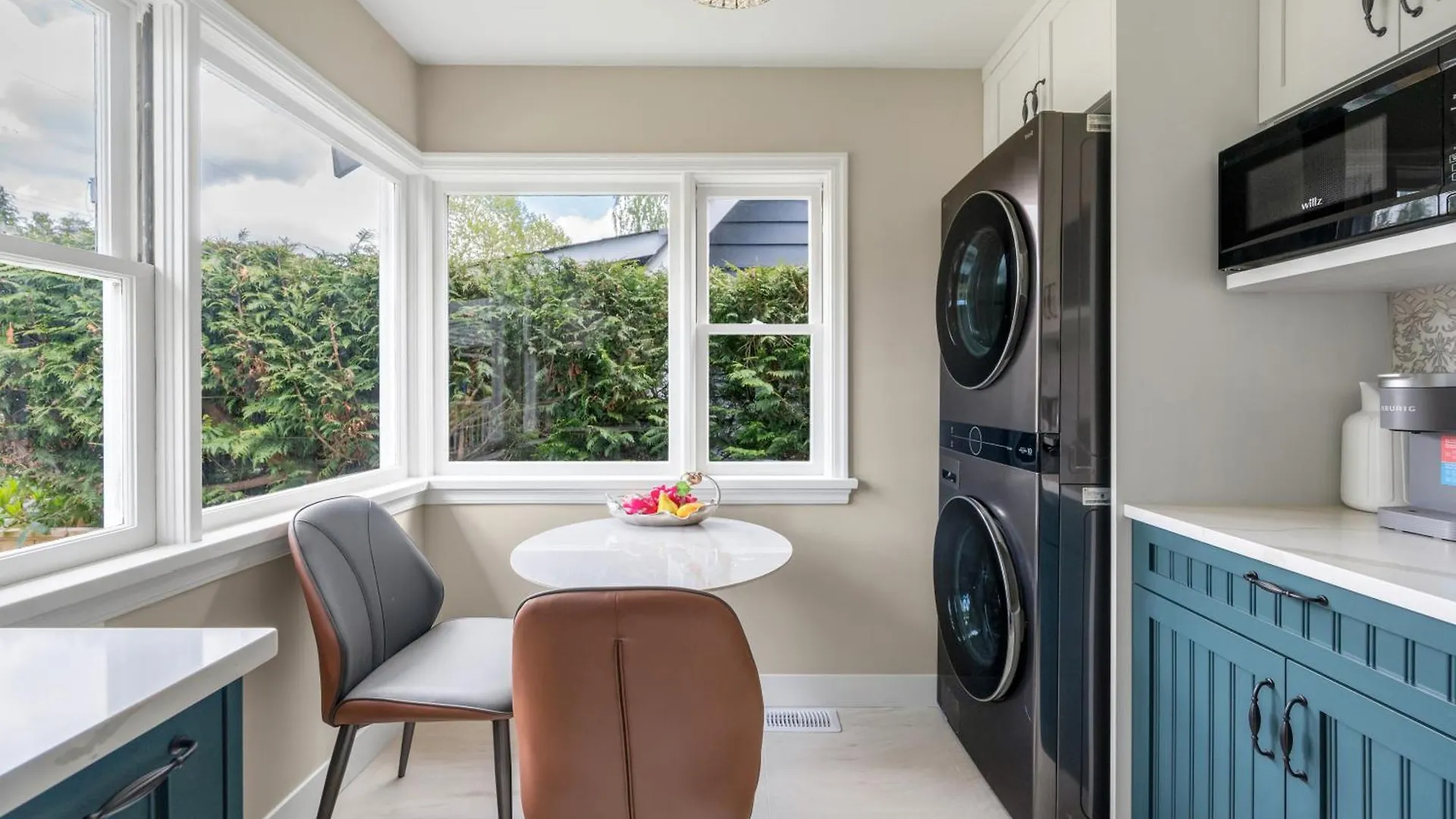 Comfort House In Kerrisdale, Private And Shared Rooms Vancouver Kanada