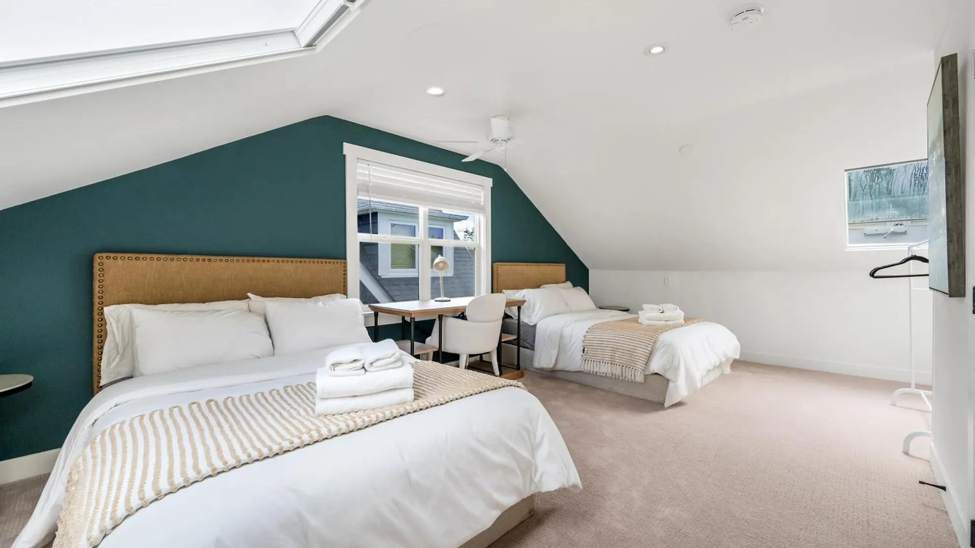Comfort House In Kerrisdale, Private And Shared Rooms Vancouver Kanada