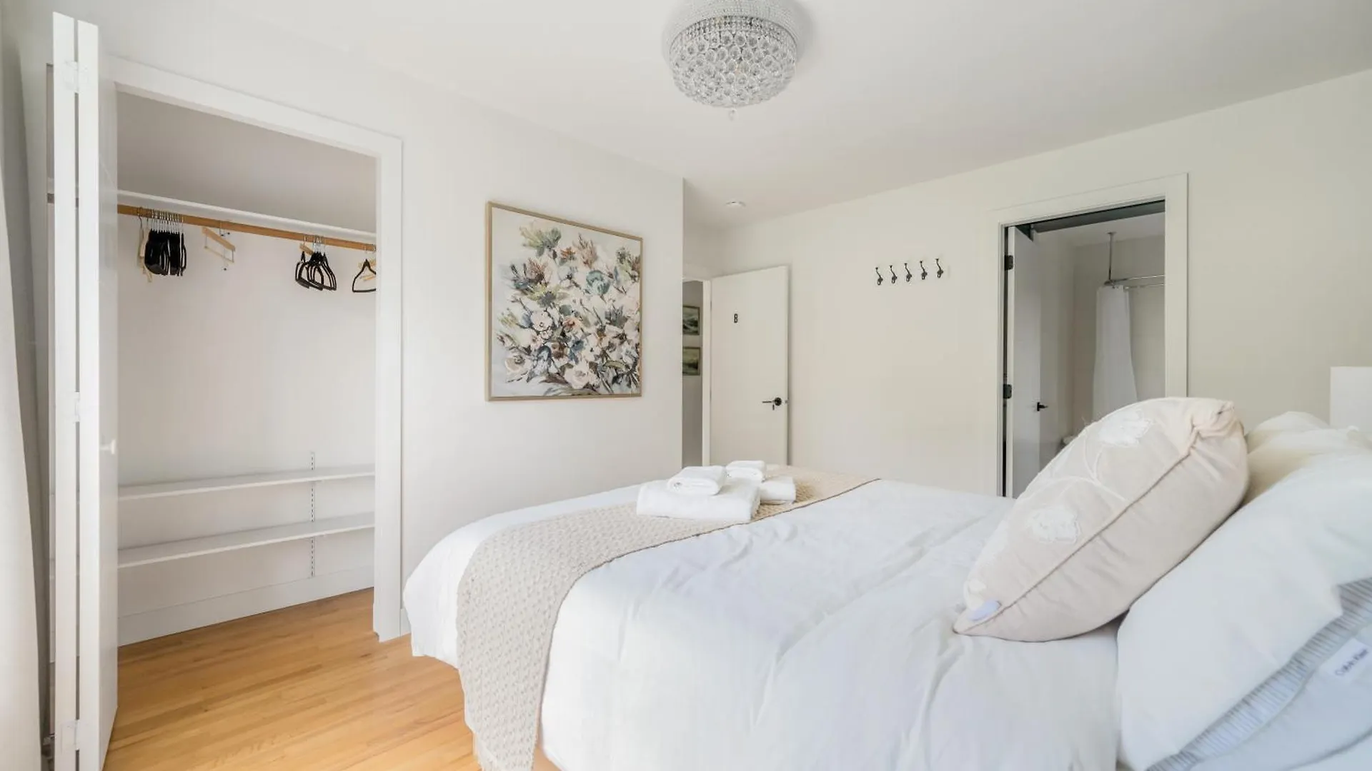 Gæstehus Comfort House In Kerrisdale, Private And Shared Rooms Vancouver Canada